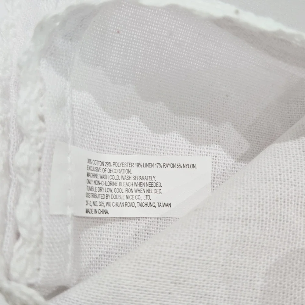 Lot of 2 Cream & 2 White Cloth Napkins Cotton Linen Poly Nylon Rayon 17in x 17in